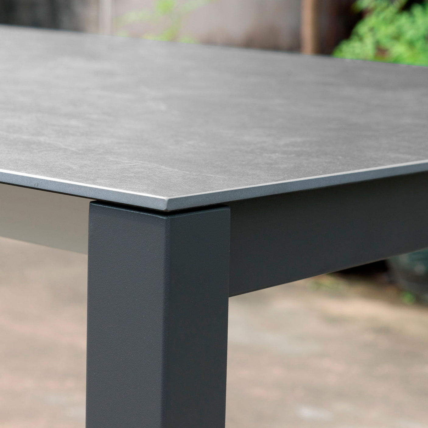 Marikk Rotations-Frontausziehtisch 220/160x99,5 cm Keramikplatte + Edelstahl pulverbeschichtet+Rollen