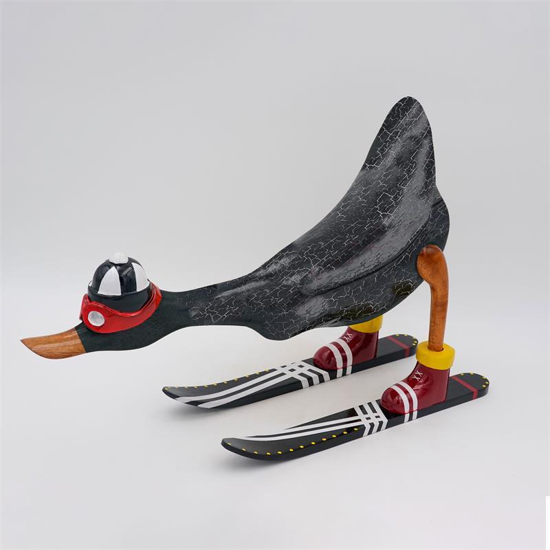 Canard "Finn" - grand, penché en avant, gris foncé avec des skis