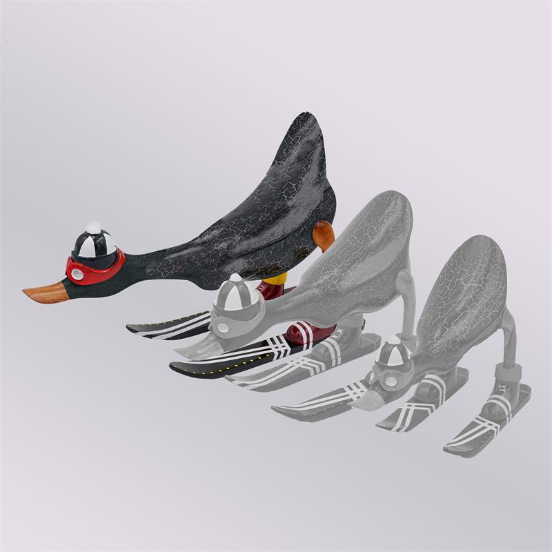 Canard "Finn" - grand, penché en avant, gris foncé avec des skis