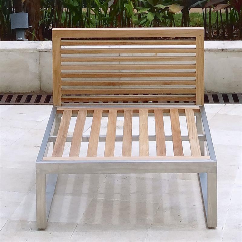 Tessin Lounge Set bestehend aus: 1 x Seitenmodul rechts, 1 x Eckmodul, 1 x Mittelmodul, 1 x Seitenmodul links , 1 x Tessin Einsitzer alle mit Polster in Sunproof und 1x Ottomane ohne Polster