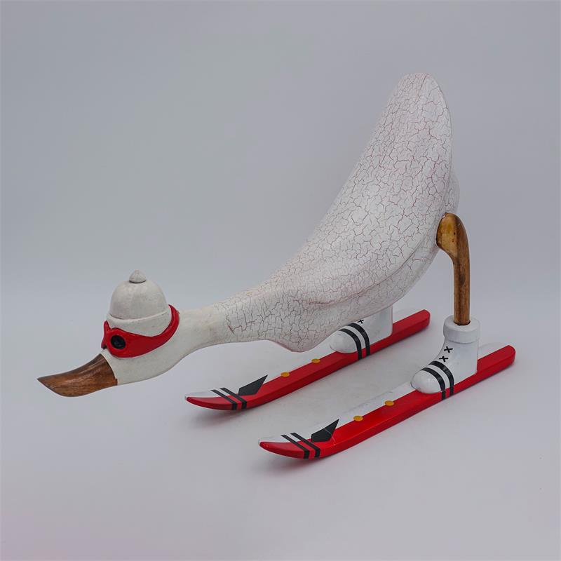 Duck »David« - large, bent forward, white with skis
