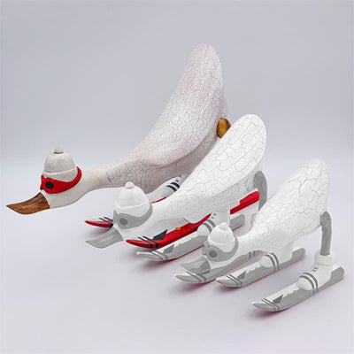 Duck »David« - large, bent forward, white with skis
