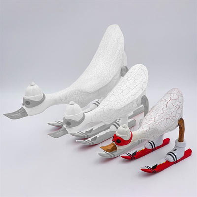 Duck »Dominik« - small, bent forward, white with skis
