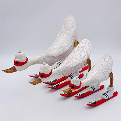 Duck »David« - large, bent forward, white with skis