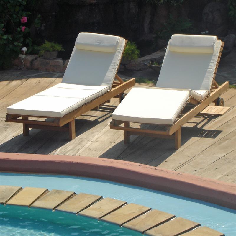 Florida loungers set of 2 - teak GRADE A + brass fittings consisting of 2 Florida loungers 200 x 60 x 31 and 2 lounger cushions in Nagata