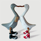 »LOuis &amp; VERena« grey-white lacquered kissing duck couple