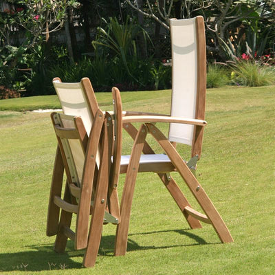 Ensemble de chaises à dossier haut Rivera 300 composé d'une table double extensible Denver 300/260/220x110 et de chaises à dossier haut Rivera en teck avec ferrures en Batyline et inox